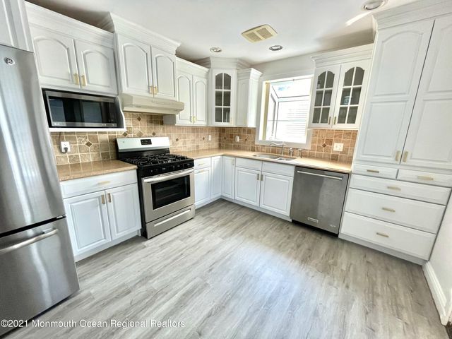 12 Branch Road, Oakhurst, NJ 07755