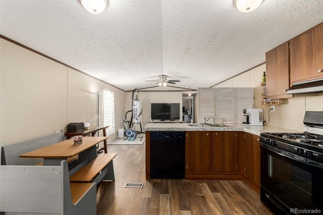 10 9th Avenue, Longmont, CO 80501