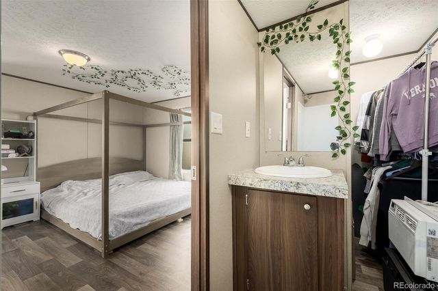 10 9th Avenue, Longmont, CO 80501