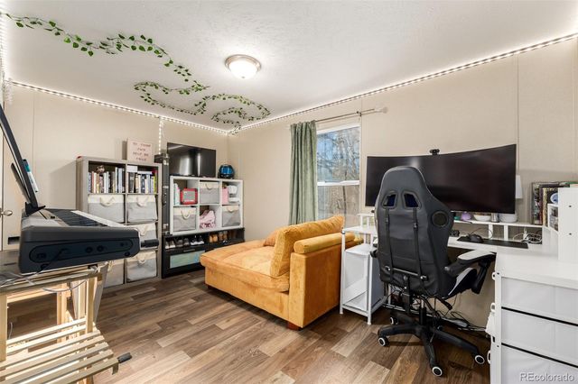 10 9th Avenue, Longmont, CO 80501