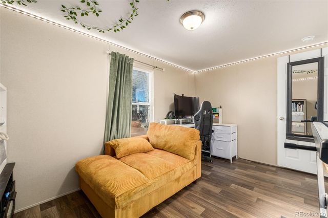 10 9th Avenue, Longmont, CO 80501