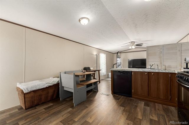 10 9th Avenue, Longmont, CO 80501