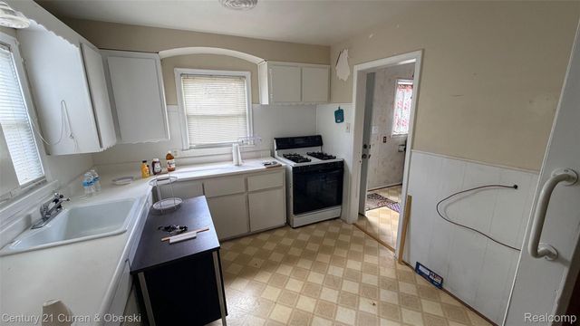 2208 Belton Street, Garden City, MI 48135