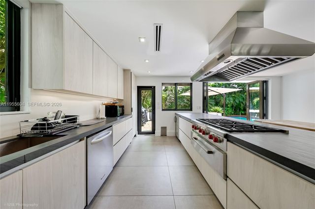 2815 Regatta Ave, Miami Beach, FL 33140