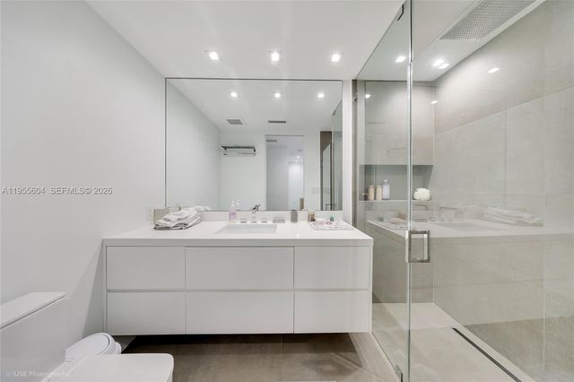 2815 Regatta Ave, Miami Beach, FL 33140