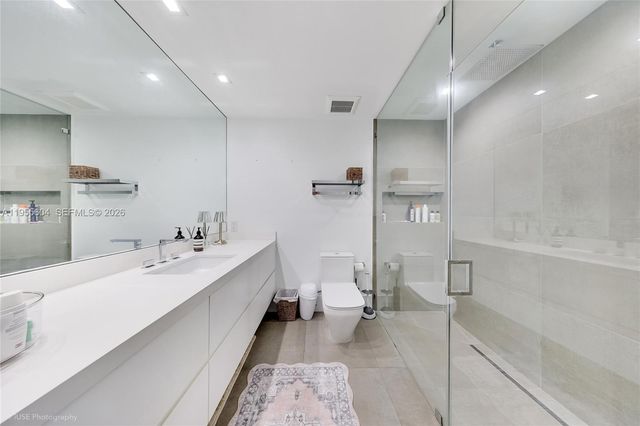 2815 Regatta Ave, Miami Beach, FL 33140