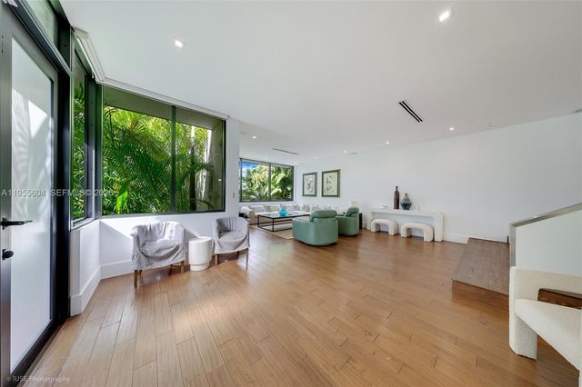 2815 Regatta Ave, Miami Beach, FL 33140