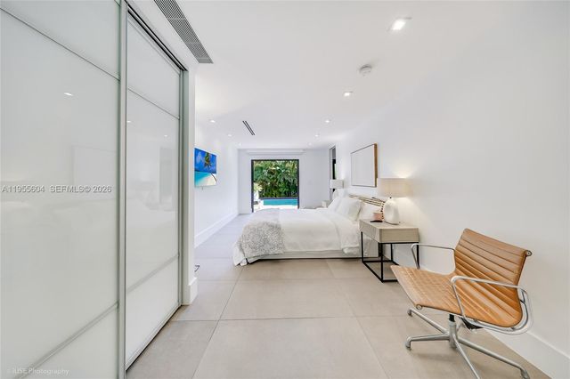 2815 Regatta Ave, Miami Beach, FL 33140