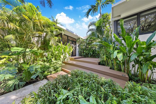 2815 Regatta Ave, Miami Beach, FL 33140