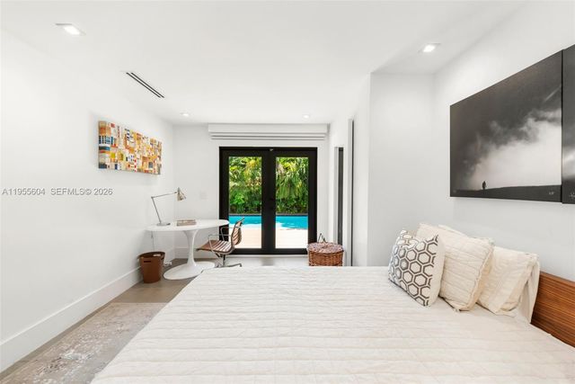 2815 Regatta Ave, Miami Beach, FL 33140