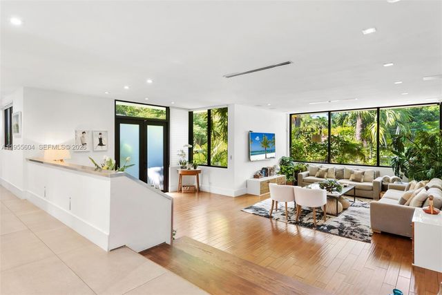 2815 Regatta Ave, Miami Beach, FL 33140