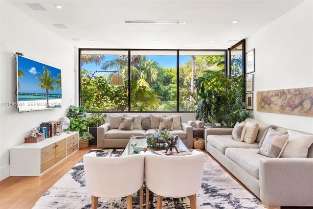 2815 Regatta Ave, Miami Beach, FL 33140