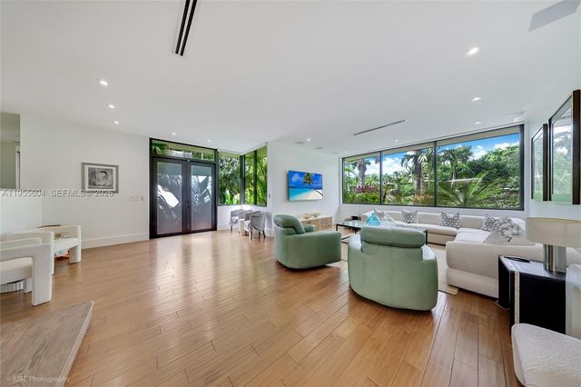 2815 Regatta Ave, Miami Beach, FL 33140