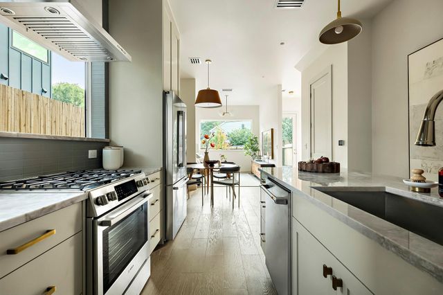 2109 Maple Ave, Austin, TX 78722