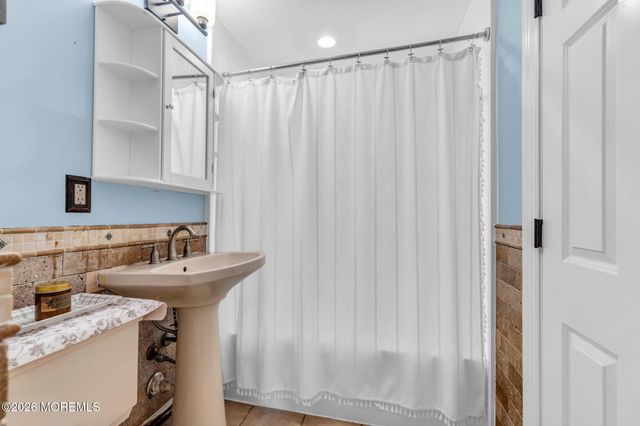 85 Roosevelt Circle E, Red Bank, NJ 07701