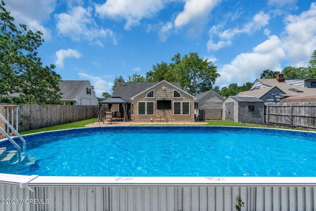 85 Roosevelt Circle E, Red Bank, NJ 07701