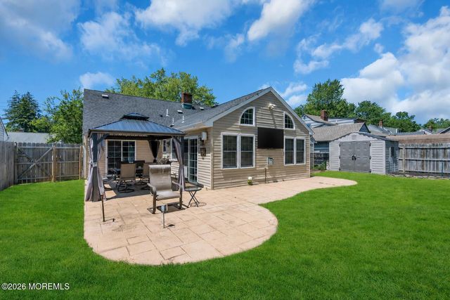 85 Roosevelt Circle E, Red Bank, NJ 07701