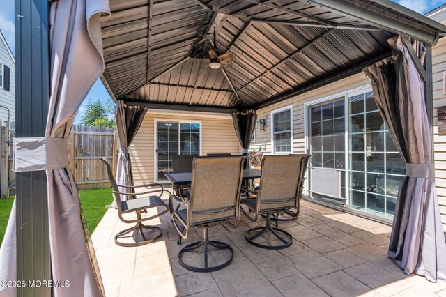 85 Roosevelt Circle E, Red Bank, NJ 07701