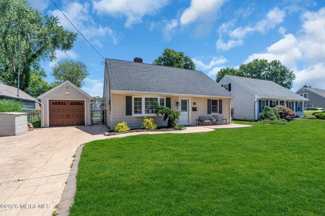 85 Roosevelt Circle E, Red Bank, NJ 07701