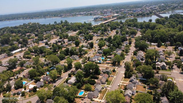 85 Roosevelt Circle E, Red Bank, NJ 07701