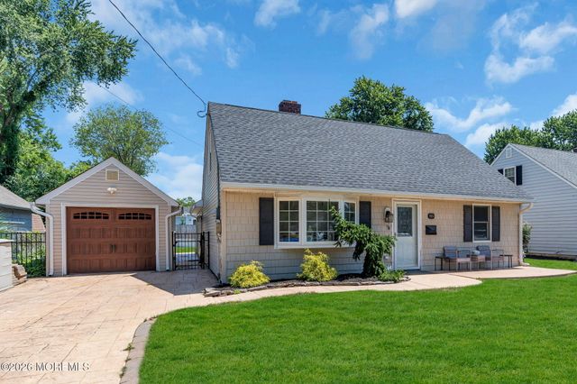 85 Roosevelt Circle E, Red Bank, NJ 07701