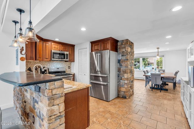 85 Roosevelt Circle E, Red Bank, NJ 07701