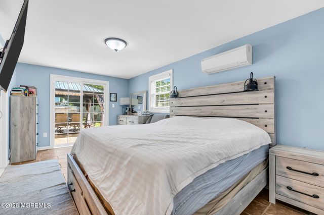 85 Roosevelt Circle E, Red Bank, NJ 07701