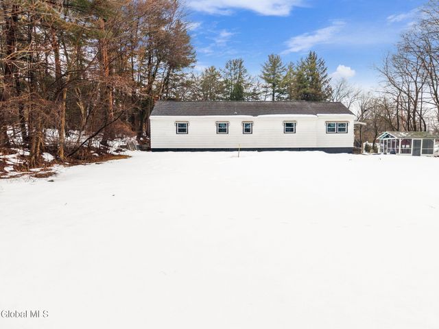23 Brickyard Road, Schaghticoke, NY 12182
