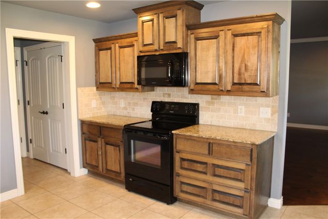 709 Olivia Lane, Centerton, AR 72719