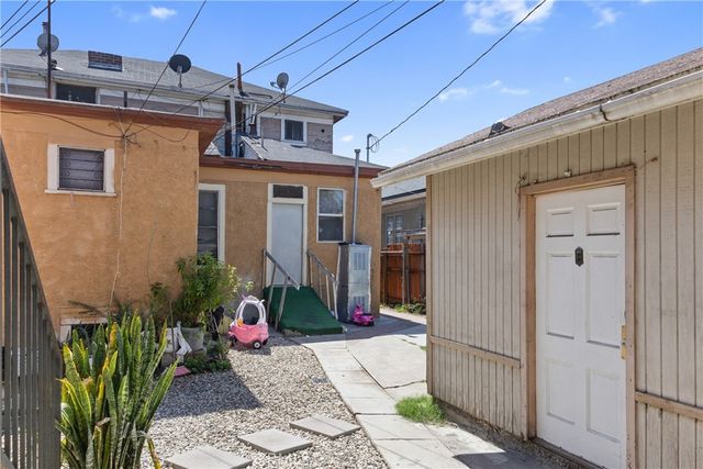 915 E 23rd Street, Los Angeles, CA 90011