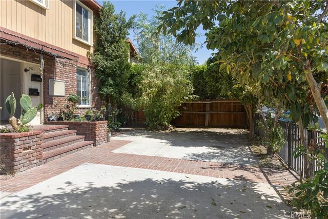 915 E 23rd Street, Los Angeles, CA 90011
