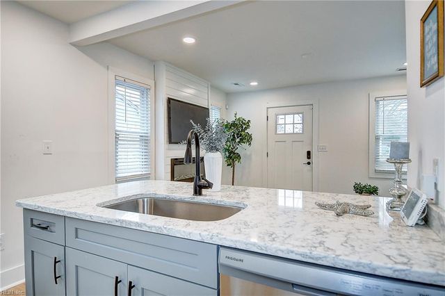 1928 Long Green Ln, Hampton, VA 23663