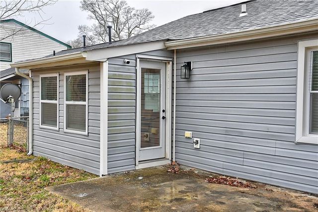 1928 Long Green Ln, Hampton, VA 23663