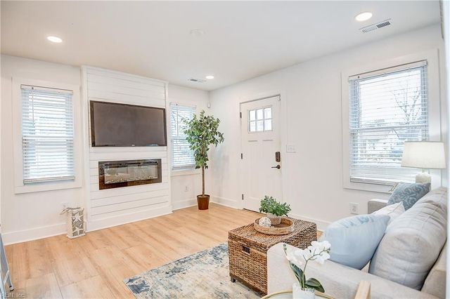 1928 Long Green Ln, Hampton, VA 23663