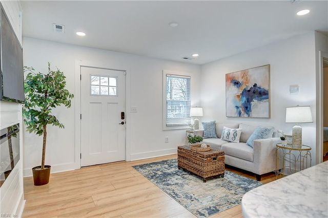 1928 Long Green Ln, Hampton, VA 23663