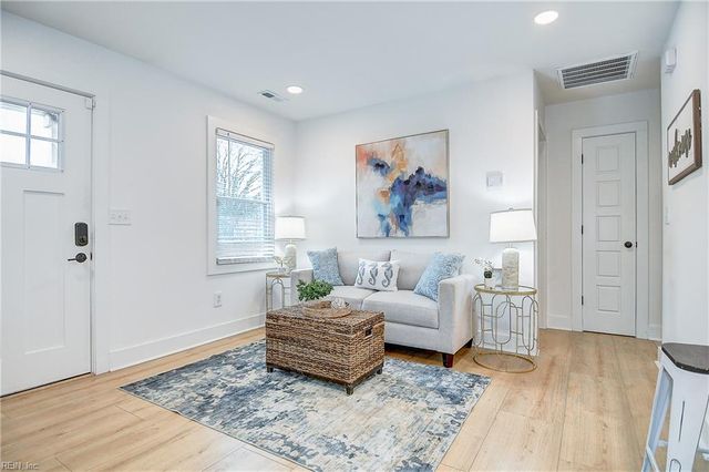 1928 Long Green Ln, Hampton, VA 23663