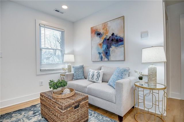 1928 Long Green Ln, Hampton, VA 23663