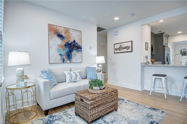 1928 Long Green Ln, Hampton, VA 23663