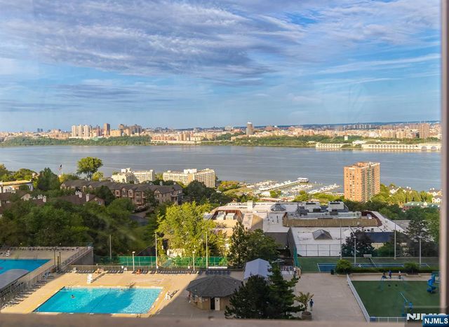 200 Winston Drive 1005, Cliffside Park, NJ 07010