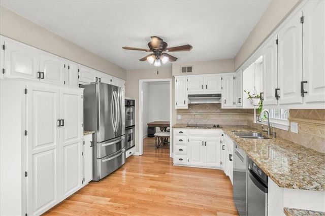 4524 NW Bramble Trail, Lee's Summit, MO 64064