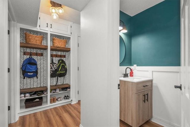 4524 NW Bramble Trail, Lee's Summit, MO 64064