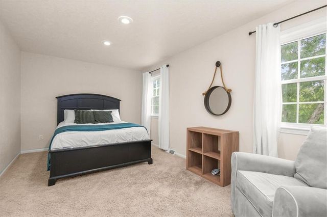 4524 NW Bramble Trail, Lee's Summit, MO 64064