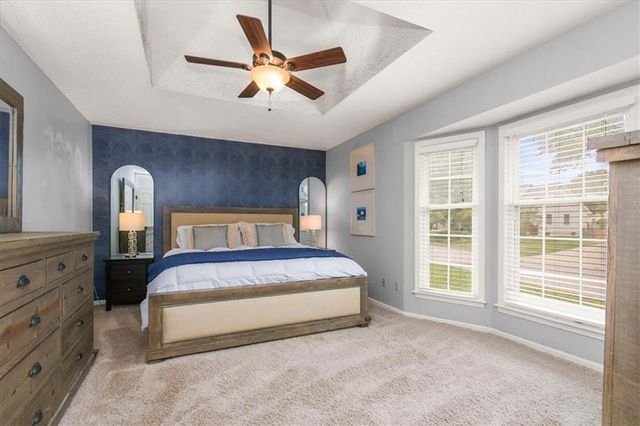 4524 NW Bramble Trail, Lee's Summit, MO 64064
