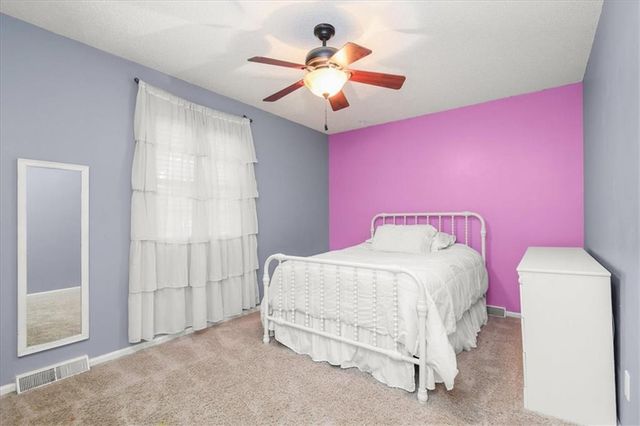 4524 NW Bramble Trail, Lee's Summit, MO 64064