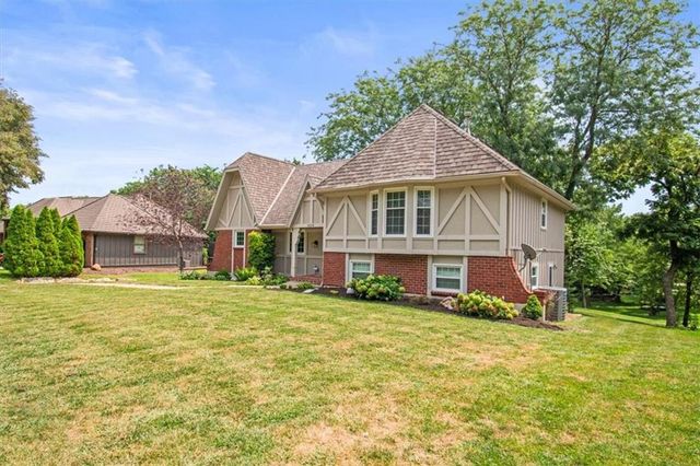 4524 NW Bramble Trail, Lee's Summit, MO 64064