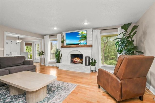 4524 NW Bramble Trail, Lee's Summit, MO 64064