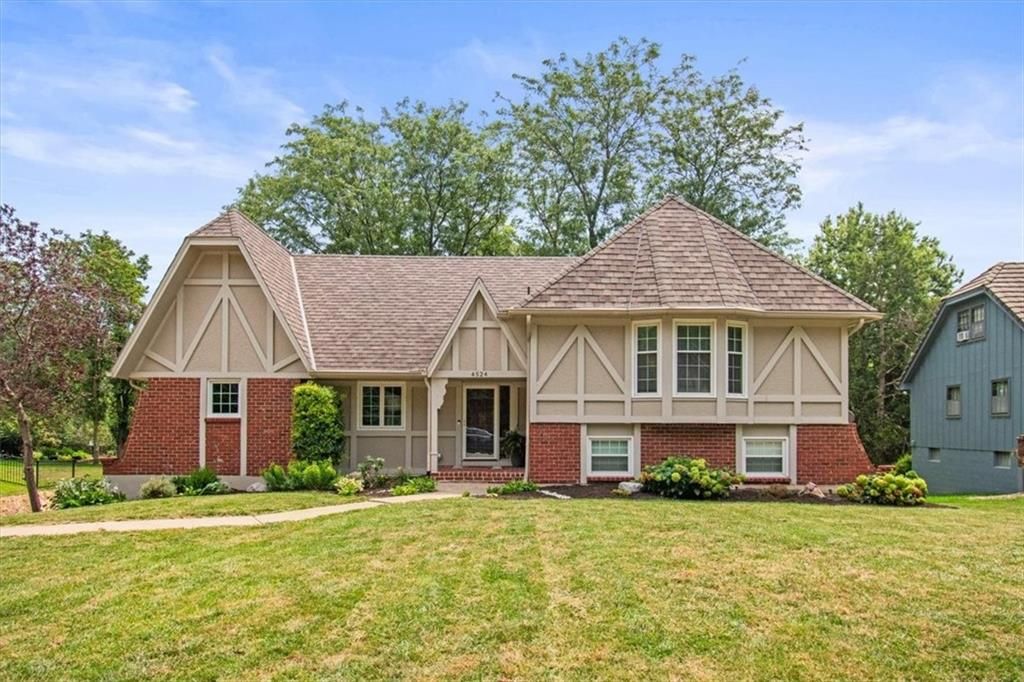 4524 NW Bramble Trail, Lee's Summit, MO 64064