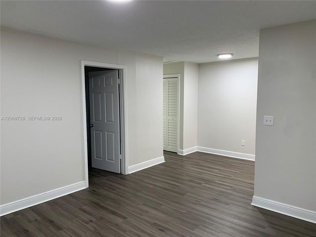 2137 Hayes Street 18, Hollywood, FL 33020