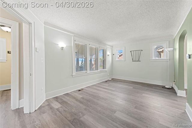 2835 Parkwood Street, Trenton, MI 48183