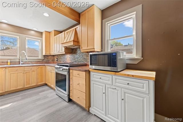 2835 Parkwood Street, Trenton, MI 48183